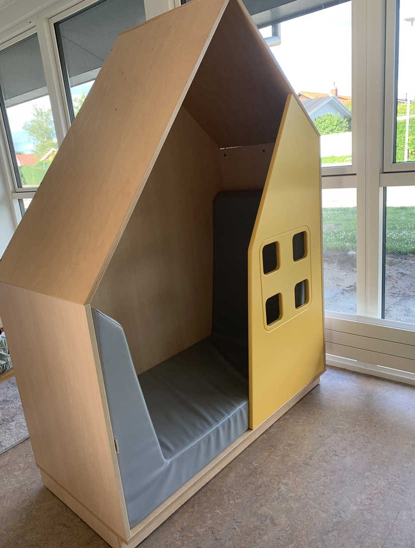 Legehus indenfor på Kastanievej