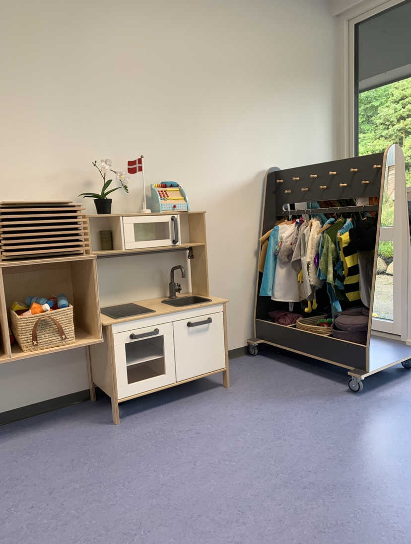 Legekøkken og udklædningstøj på Kastanievej