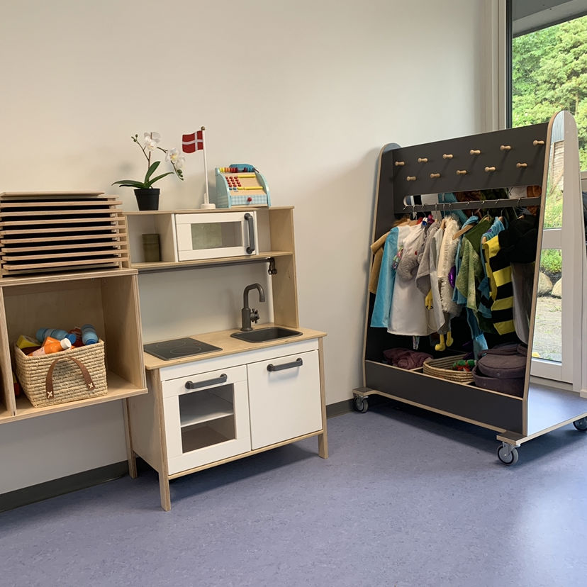 Legekøkken og udklædningstøj på Kastanievej